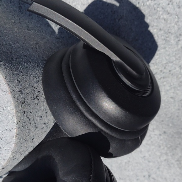 Skullcandy Cassette Black Wireless Headphones NWOT - Picture 2 of 2